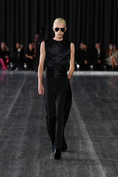 Look 37
